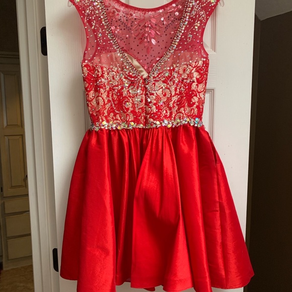 Beautiful True Red Dress size 6 with pockets - Picture 6 of 8